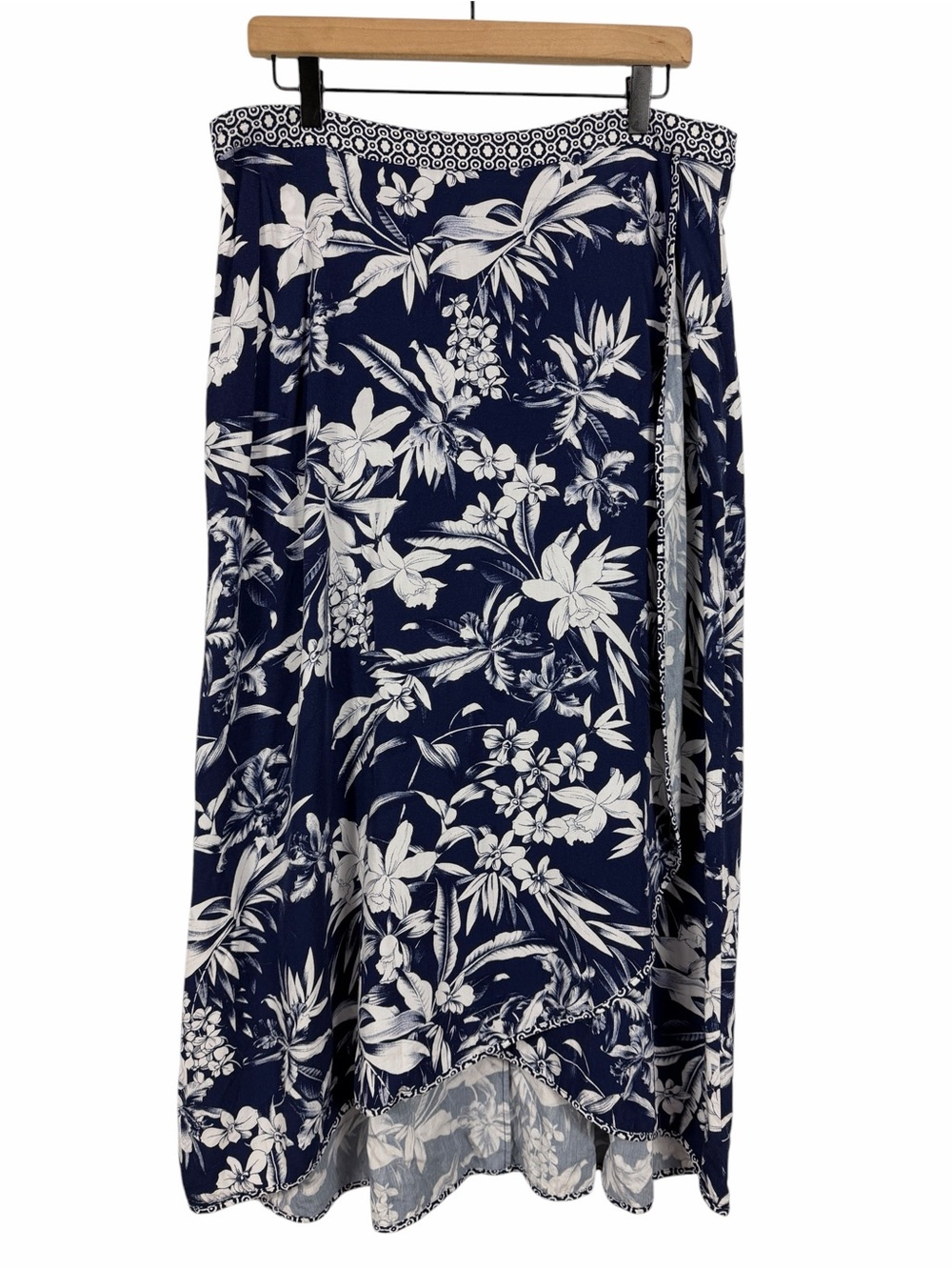 Tommy Bahama Floriana Twinned Maxi Skirt Tropical Navy White Faux Wrap Size 12 - Picture 2 of 8